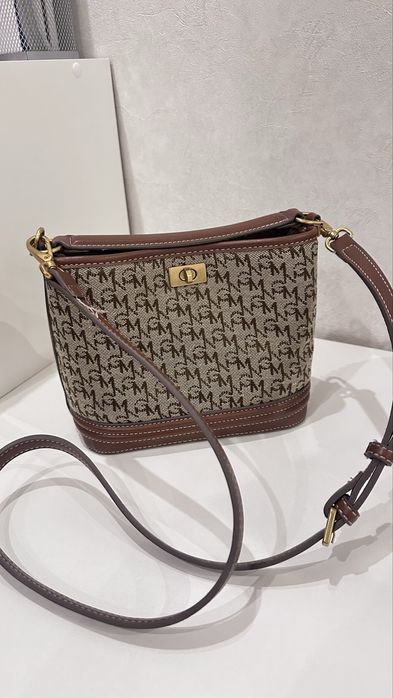 Сумка от Mango.