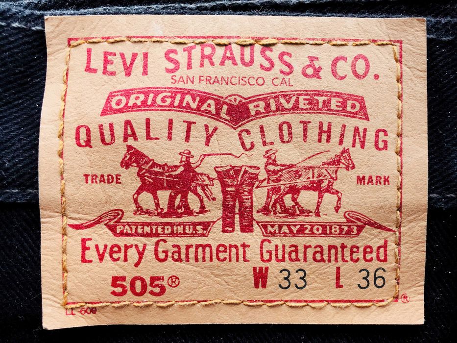 VINTAGE 1994 Made in Canada LEVI'S® 505® Straight Cut Jeans — W33 L36