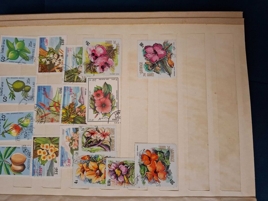 Продам альбом с марками(Тема: Цветы,бабочки,грибы...