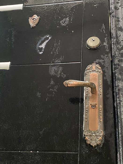 Kirish eshigi sotiladi