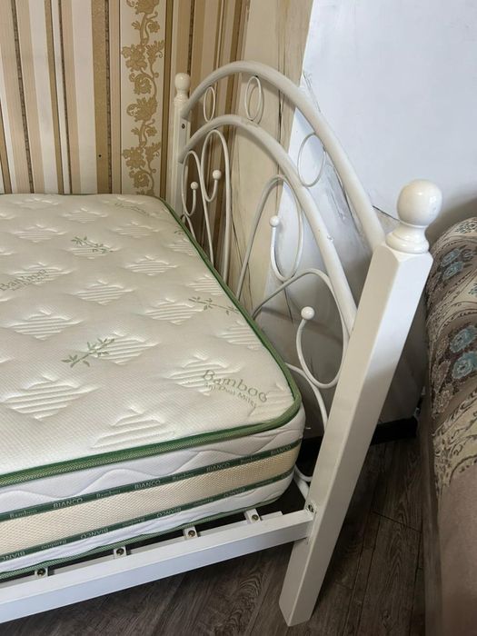 Продам отличный Кровать