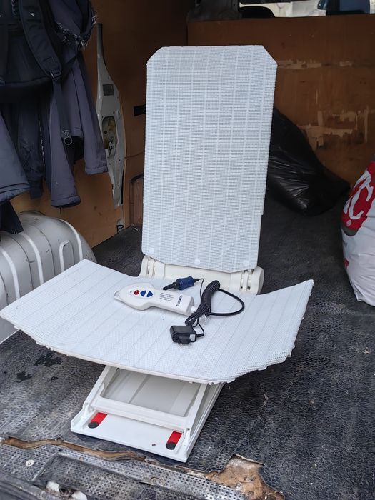 Стол за баня за трудно подвижни хора