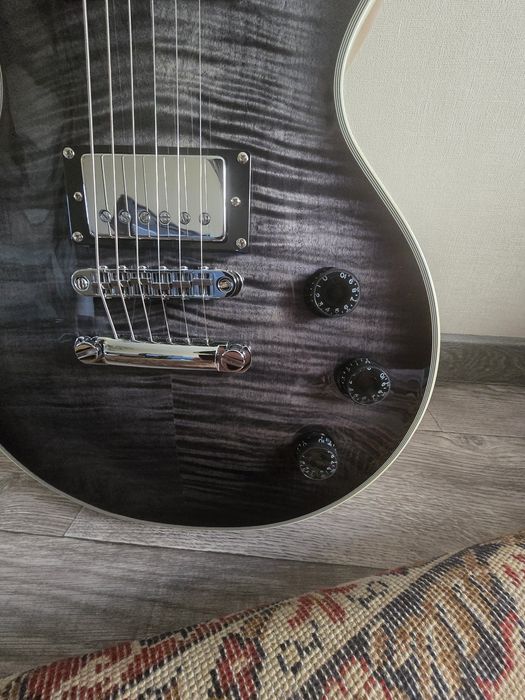 Продам электрогитару SCHECTER