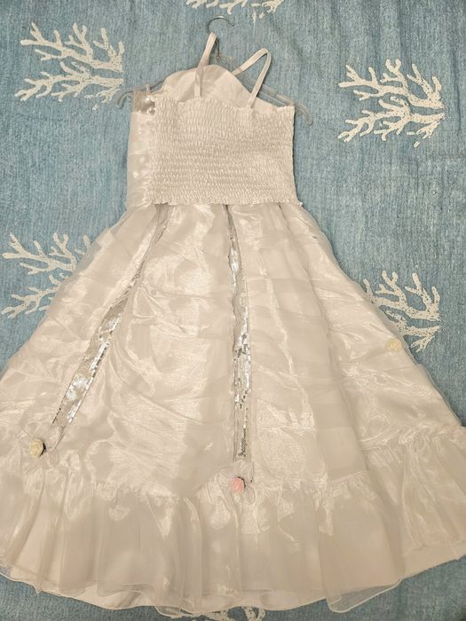 Платье  белое. Новогоднее.