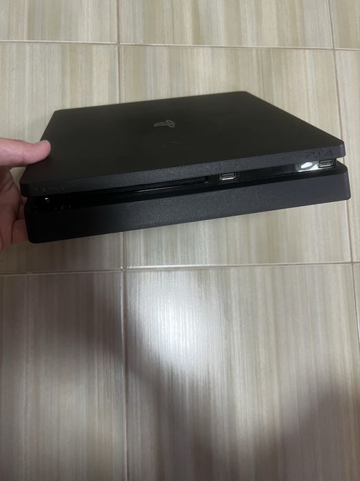 Vand Playstation 4 slim 500gb