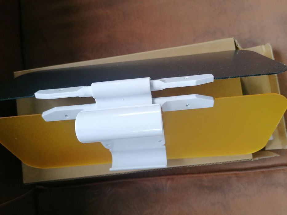 Продавам нов сенник-козирка за дневно и нощно шофиране