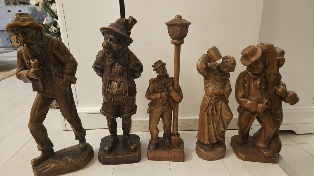Statui sculptate lemn masiv și ceară