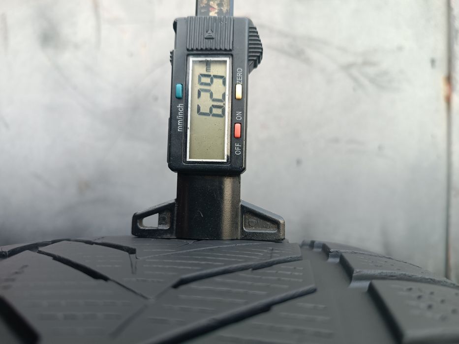 245/45/18 Vredestein