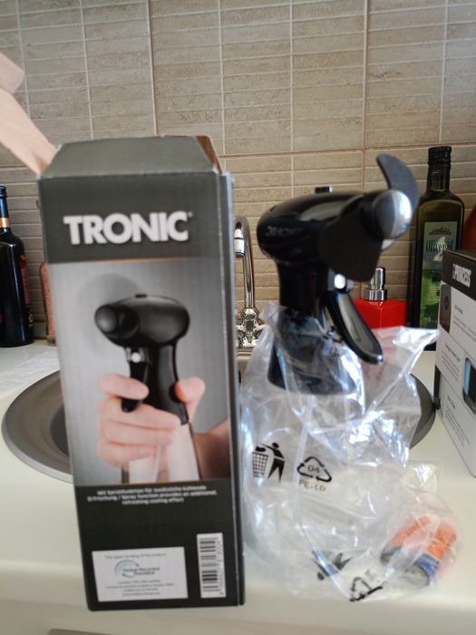 Vând ventilator portabil cu baterii și rezerva apa,produs recomandat tinerelor mame.