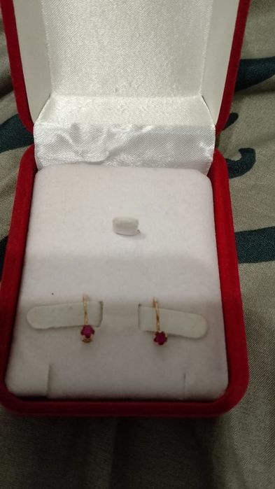 Продам серьги золотые 585 проба детские