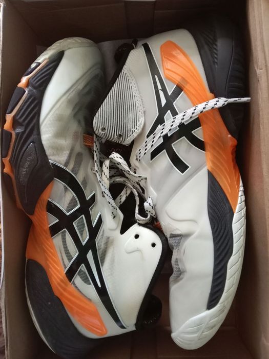 Продам кроссовки ASICS