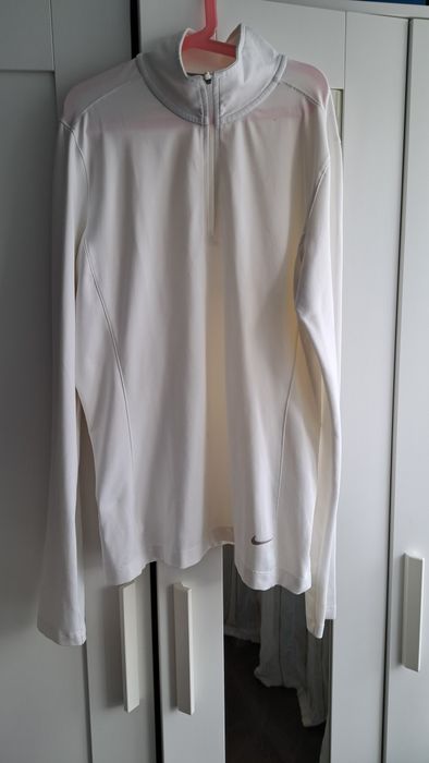 Футболки и олимпийки Nike