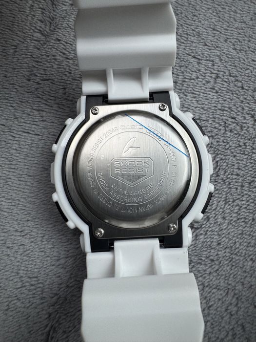 Ceas G-Shock Alb cu Negru