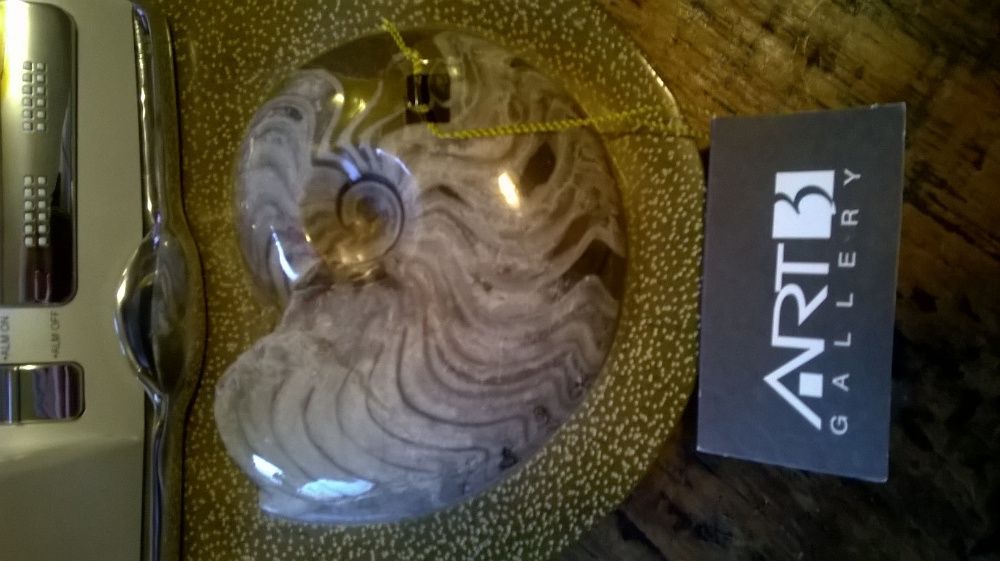 часовник за бюро с масивна каменна подложка и масивна каменен фосил АР