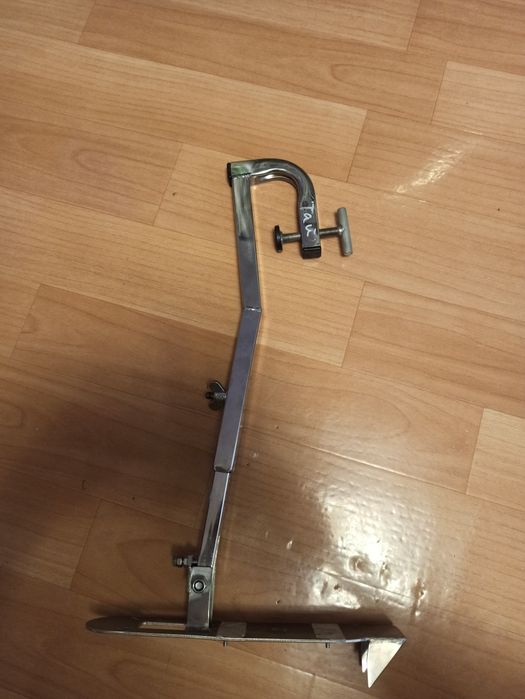 Крепление датчика эхолота