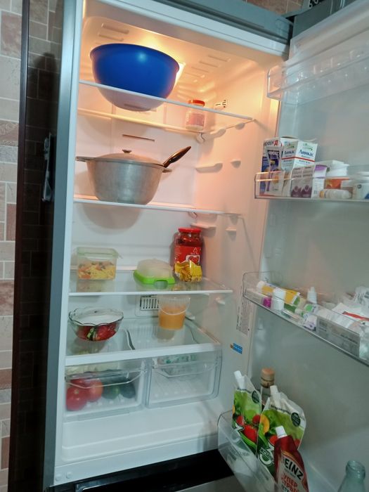 Продам холодильник Indesit.