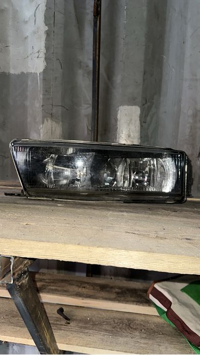 Левая фара на Mitsubishi Galant акула