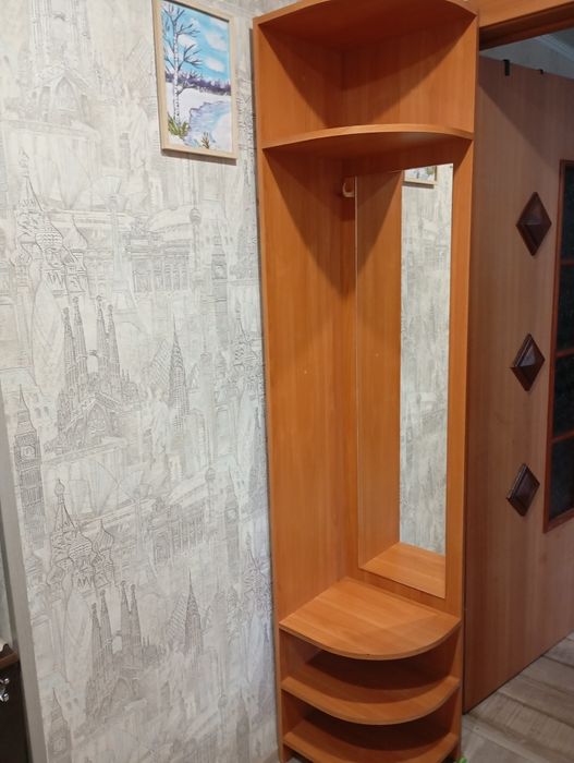 Зеркало , угловой шкаф с полками