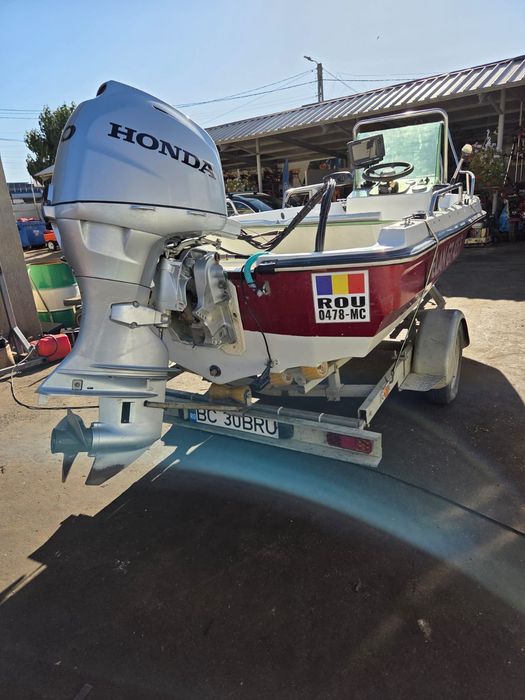 Barca cu motor Honda BF40 LRTU