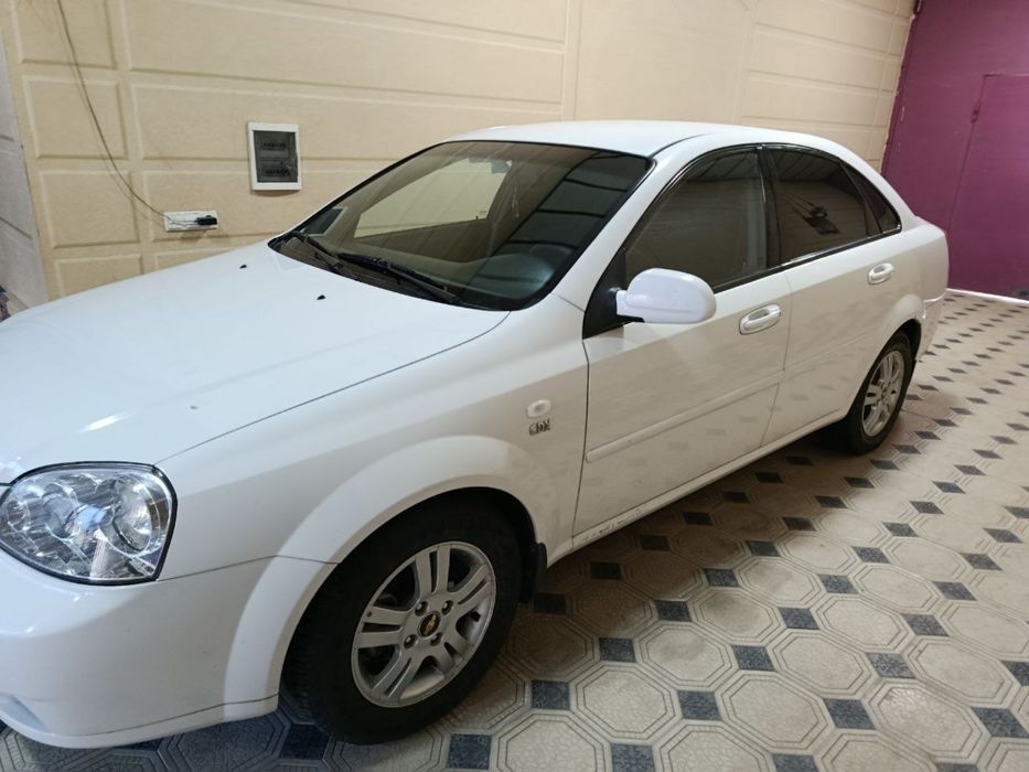 Продам Lacetti 1.8  2 поз
