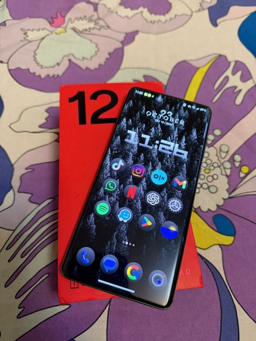 Vând schimb oneplus 12 16gb 512gb