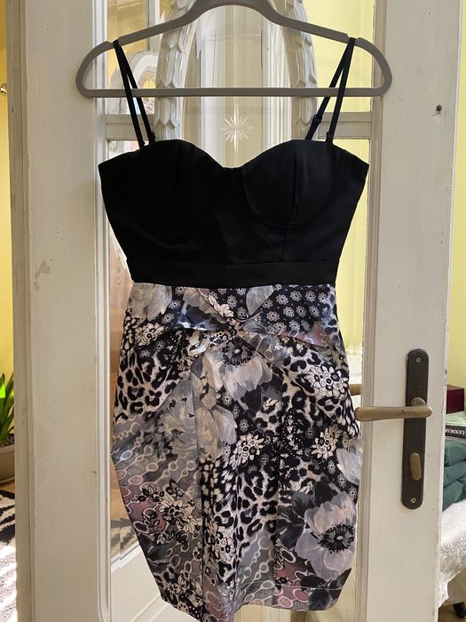 Rochie scurta cu bretele cu bust buretat marimea 8/ S