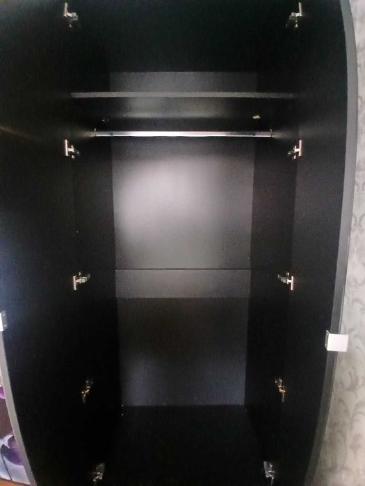 Dormitor Pat și Dulap haine