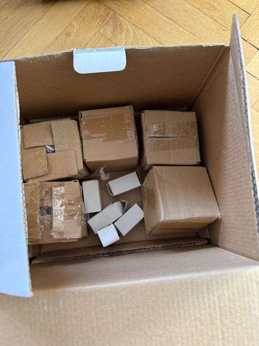 Продавам чисто нови лампи  5-ет звезди за спалня висящи корегираши