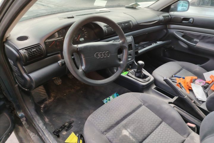 Piese Audi A4 1995 1.6 MT (101 hp)