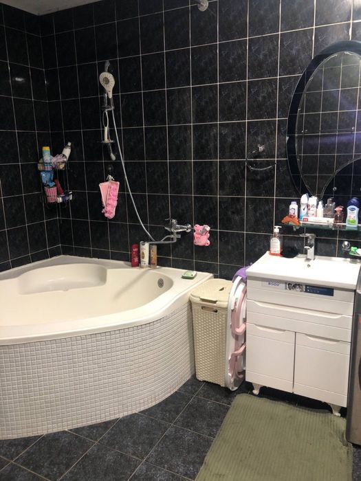 Юнусабад 10 кв. 4/2/5 продаётся квартира