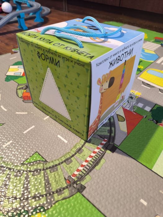 Образователна кула от кубчета