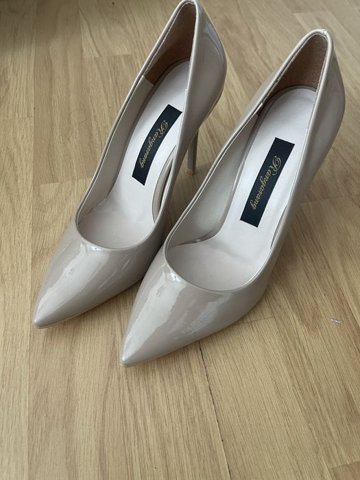 Pantofi siletto nude