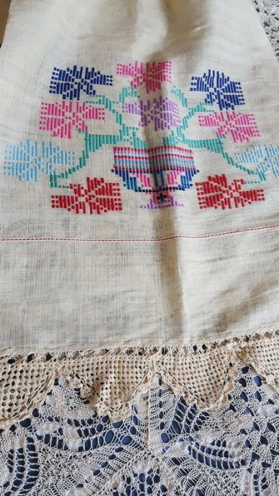 Голяма автентична кърпа с цветни бродерии и дантела месал и  тюбитейка