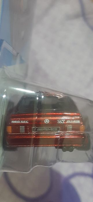 Vând 4 machete Hotwheels Mercedes 560 AMG