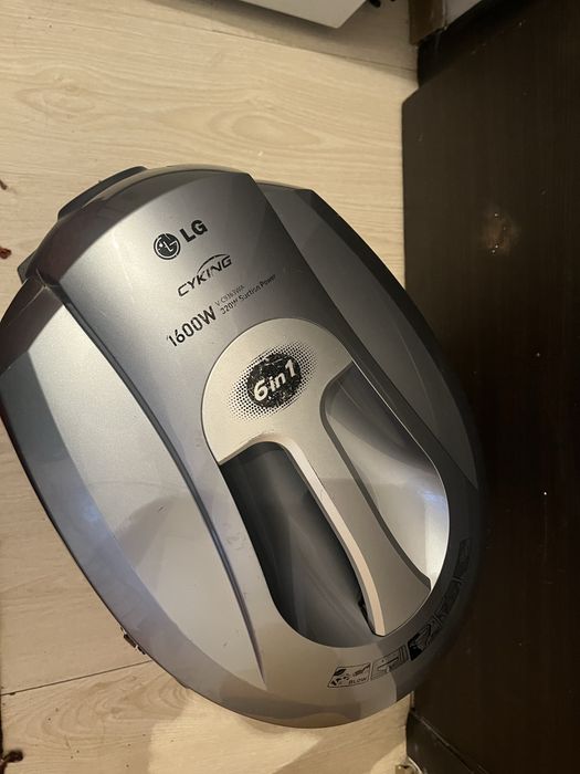 Продаю пылесос LG CYKING 6 in 1,модель V-C9363WA.