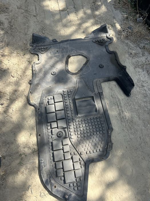 Кори под мотора BMW E60/61 Ръчка!