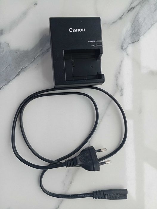 Canon EOS 1100D цифровой фотоаппарат+ 2 объектива