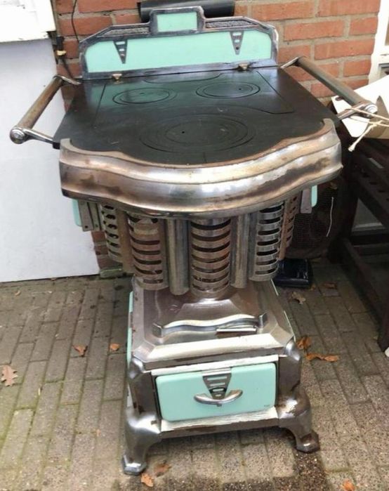 Semineu-soba de gatit vechi model deosebit