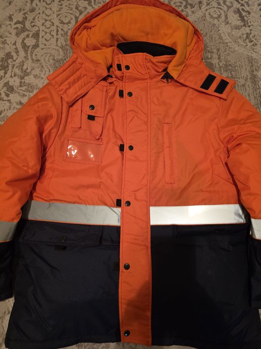 Продам зимний комбинезон новый.