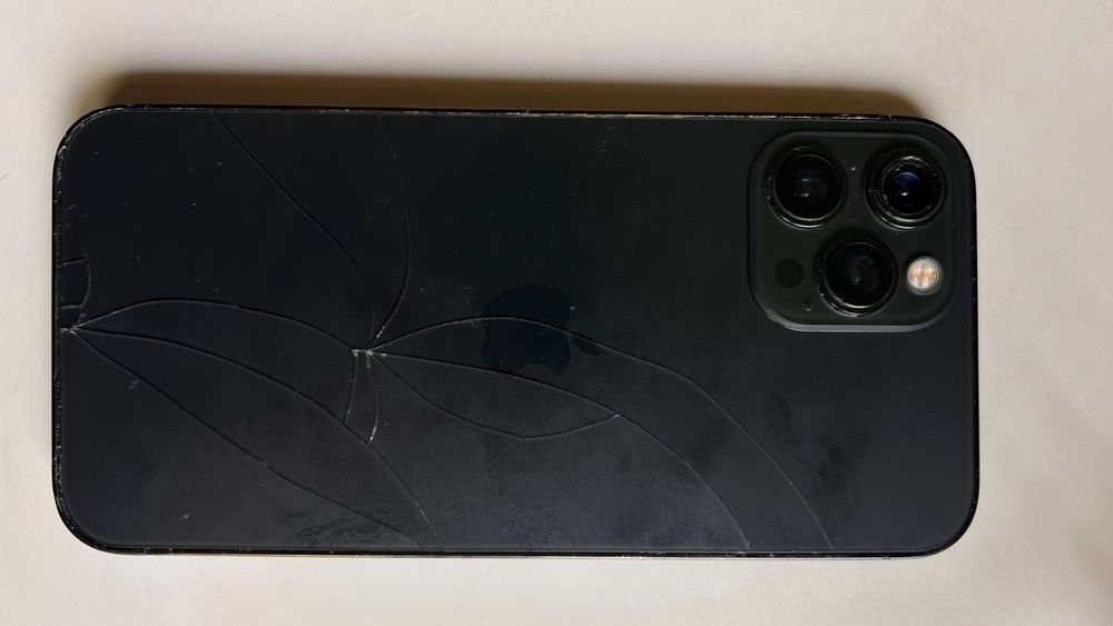 IPhone 12 pro Max с минусами