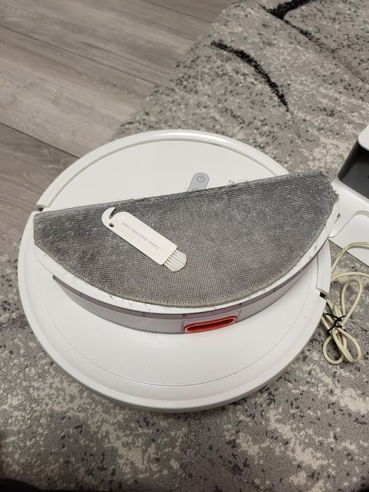 Vând robot de aspirare XIAOMI