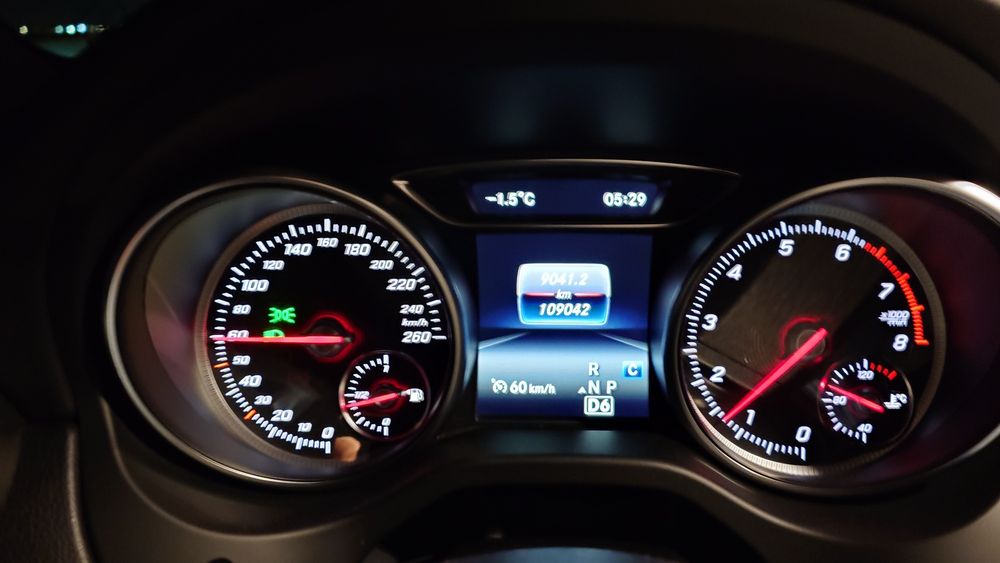 Mercedes-Benz CLA 220 4 matic AMG line