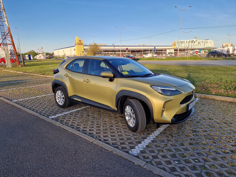 TOYOTA YARIS CROSS 2022 - benzină - garanție Toyota - 50.464 km - culoare Brass Gold - în garanție - revizia la zi - Preț 21.400 Euro -  O723 OO9 O79