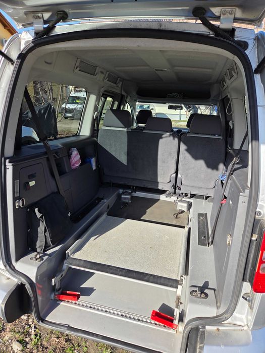 Volkswagen Caddy cu rampă handicap