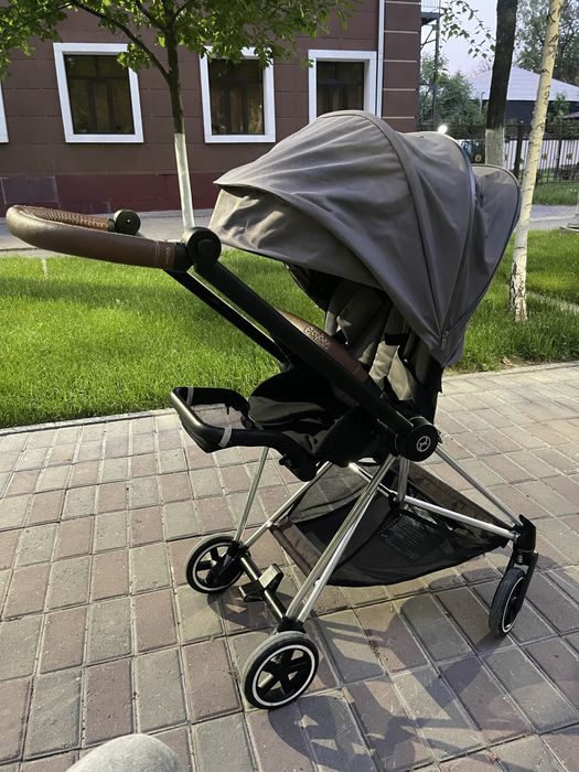 Коляска Cybex mios с двумя чехлами