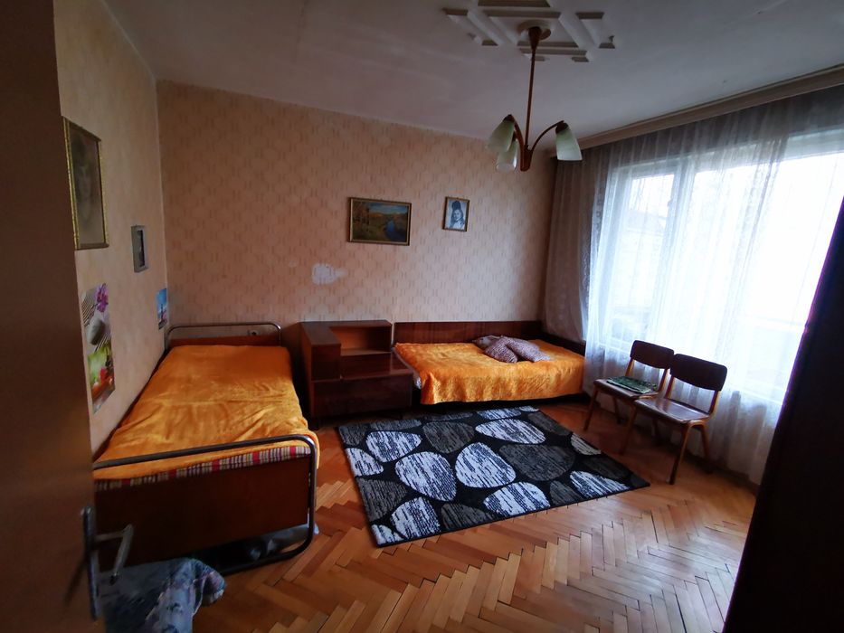 Продавам тристаен апартамент в кв. Суха Река