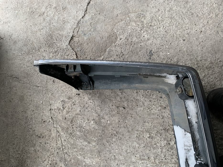 Продам задний бампер оригинал на 124