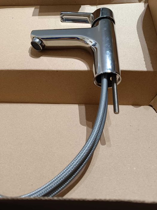 Продавам смесител за баня Vidima Uno B2015AA, чисто нов