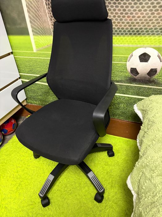 Офисное кресло б/у черное