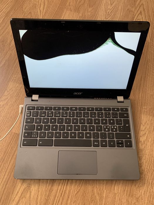 Laptop Acer ChromeOS display spart in rest este complet fara incarcato